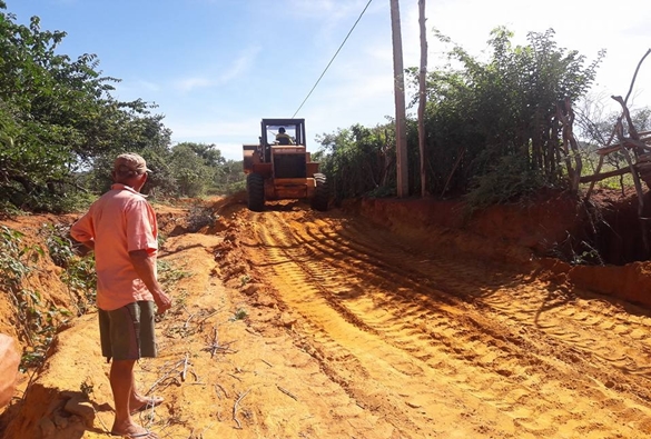 Livramento: Prefeitura continua com a recuperação das estradas vicinais