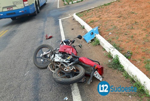 Rio de Contas: acidente envolvendo ônibus da Novo Horizonte e moto deixa um morto na BA-148
