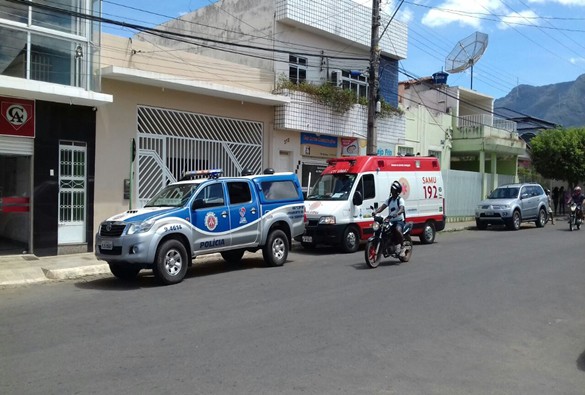 Livramento: Andarilha do turbante vermelho agride idoso em via pública