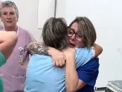 Mulher se confunde ao conferir números e comemora ganho do prêmio da Mega da Virada