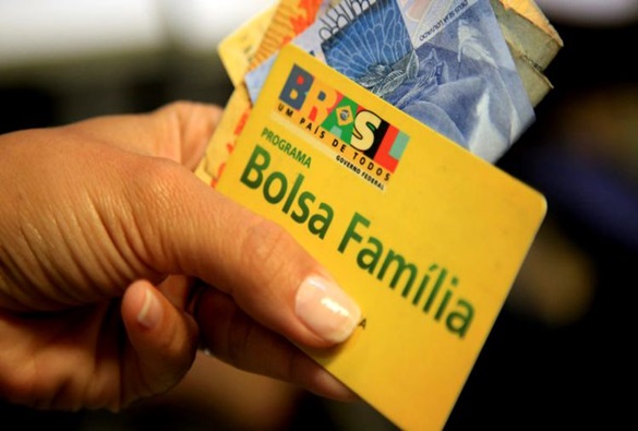 Caixa começa a pagar 13º do Bolsa Família 