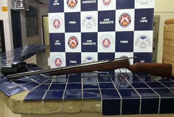 Polícia  Militar conduz dois indivíduos à Delegacia por porte ilegal de arma de fogo