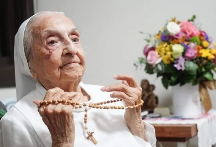 Brasileira se torna a pessoa mais velha do mundo